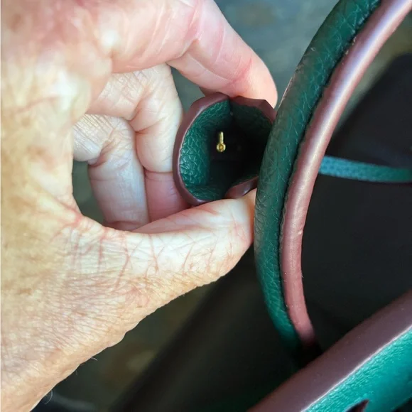 Chic Green Satchel Bag - Picture 6 of 10